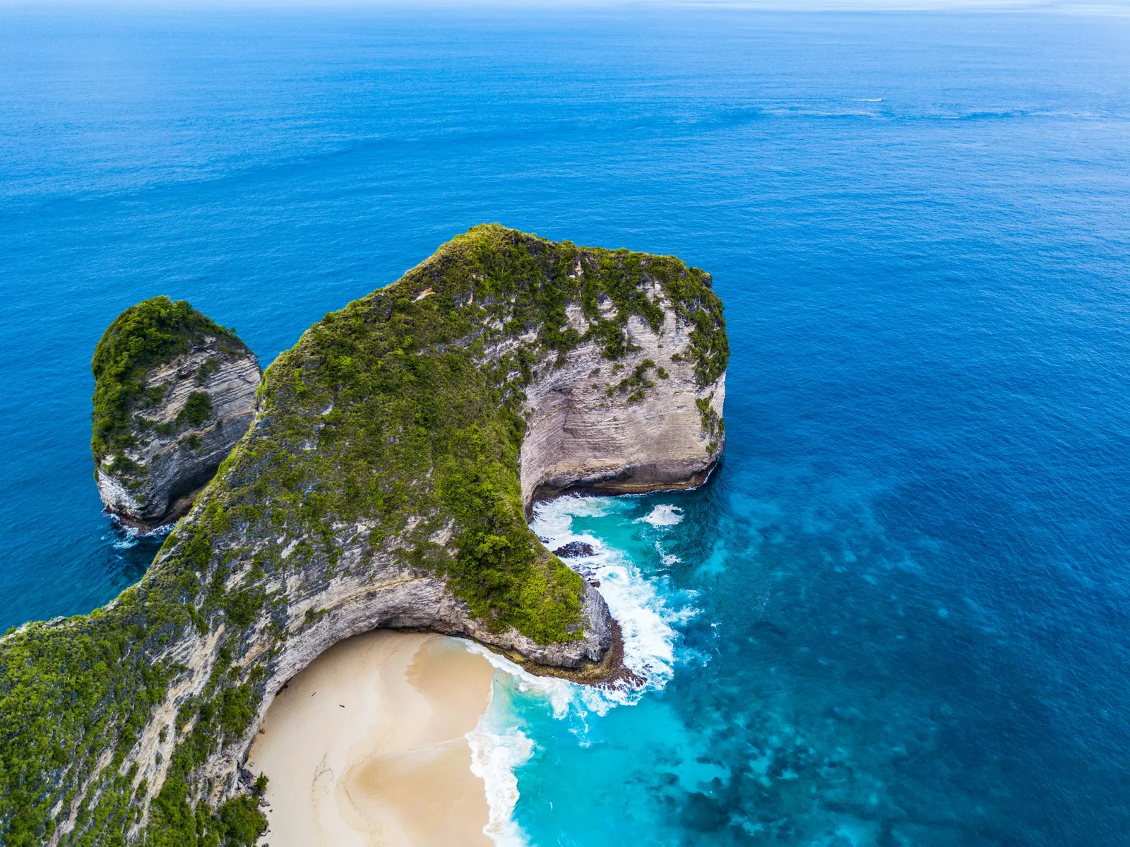 Kelingking Beach Nusa Penida cliffs